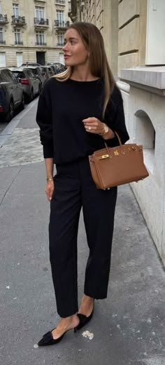 Corporate Outfits Fall, Black Smart Trousers Outfit, Brown Bag Outfit Ideas, Maysale Outfit, Black Sweater Outfit Winter, Black Sweater Outfit Aesthetic, Smart Trousers Outfit, Smart Pants Outfit, Brown Birkin Bag