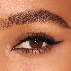 Black eyeliner pencil Classic Eyeliner, Powdered Eyeliner, Maquillage On Fleek, Eyeliner Designs, Black Eyeliner Pencil, Eyeliner Styles, Natural Wedding Makeup, Eyeliner Pencil, Eyeliner Looks