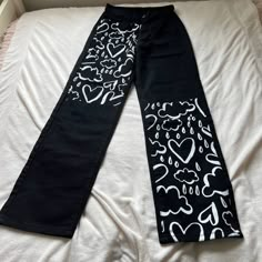 Black Jeans Size Xs Nwot Bleach Pen Jeans, Paint On Black Jeans, Tie Dye Pants Patterns, Painted On Pants, Paint On Jeans Ideas, Black Jeans Painting Ideas, Painted Black Jeans