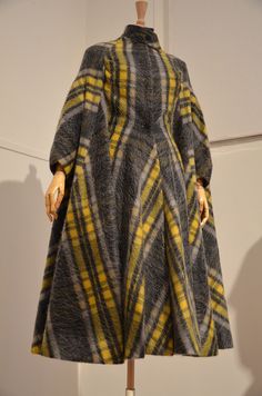 Louise Ebel, Madame Gres, Formal Coat, Couture Designers, Vintage Coat, Classic Dress, Fashion 2020, Mode Vintage, Fashion Mode