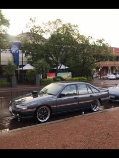 two cars are parked on the side of the road