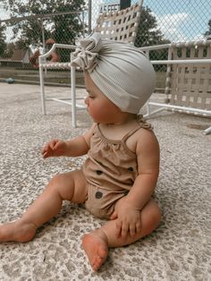 🔆Follow and tag your l little one on social media rocking your Sun Daze headwrap🔆 Instagram: Sundaze_headwraps  Turbans come in sizes: premie- 12" head circumference newborn- 13-13.5 0-3 months - 14-15" head circumference  3-6 months -15"-16" head circumference  6-9 months- 16"-17" 9-12 months -17"-18"" head circumference  12-24 months - 18"-20" 3 yrs - Adult- 21'-24" *Handwash or spot clean only!* **Children should ALWAYS be supervised while wearing bows. Sun Daze is not liable for any injuries. ** These baby girl turbans make a great gift for any occasion or a perfect baby shower gift! Beach Turban With Knotted Detail, Messy Headwrap Bow, Newborn Turban Hat, Baby Turban Headband, Newborn Turban, Baby Head Wrap, Baby Turban, Baby Swimming, Perfect Baby Shower Gift