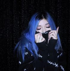 Hair With Colored Ends, Periwinkle Blue Hair, Arctic Fox Poseidon, Alt Hairstyles, Periwinkle Hair, Blue Hair Aesthetic, Leda Muir, Blue Hair Color, Dark Blue Hair