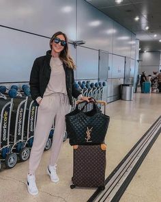 Sambas Adidas Women Outfit, Comfy Airport Outfit, Comfortable Travel Outfit, Airplane Style, Airport Travel Outfits, Flight Outfit