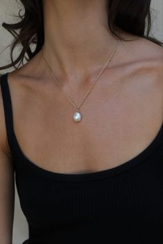 "Pearl Charm Pendent Necklace This Tear drop pearl is so beautifully chic and perfect to layer with! Every pearl is unique, so every piece is unique and one of a kind. ✤ Available in 14k Gold Filled or Sterling Silver ✤ Fresh water pearl pendent - Fresh water pearl, you may notice color variations or natural imperfections Size and shape of pearls slightly vary by nature ✤ Available sizes -16\", 18\" and 20\" Please choose your size in drop down box* ✤ Model is wearing size - 16\" ✤ Tarnish resis Bridal Necklace Pearl, Gold Bridesmaid Necklace, Necklace Stacking, Gold Necklace Wedding, Silver Pearl Jewelry, Simple Pearl Necklace, Single Pearl Necklace, Bridal Pearl Necklace, Pearl Drop Necklace