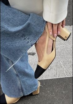 Chanel Slingback, Flats Outfit, Shoe Wishlist, Aesthetic Shoes, Slingback Shoes, Slingbacks, Mode Inspo, Slingback Heel, Pretty Shoes