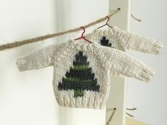 Simple Christmas Knitting Patterns, Free Christmas Knitting Patterns Fun, Christmas Sweater Ornaments, Sweater Ornaments, Christmas Knitting Projects, Knit Christmas Ornaments, Knitted Christmas Decorations, Knitting In The Round, Beanie Knitting Patterns Free