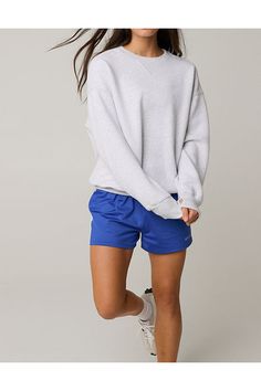 THE LOOK: Holds its shape. Elevated basic. Thumbholes./THE FEEL: Brushed. Soooo soft on the inside. Weightless./THE MOVES: On the go./Accessibility deets: over-the-head access for easier on/off! Aerie Sweatshirts, Gray Sweatshirt Outfit, Aerie Clothing, Offline Aerie, Casual Mom Style, Offline By Aerie, Oversized Crewneck, Gray Sweatshirt, Sweatshirt Outfit