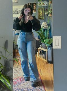 #casual #casualwomensfashion #jeans #blacktop #hoodie #cargo #momjeansoutfit #concertoutfitideas Cargo High Waist Pants, High Waisted Cargo Jeans Outfit, Goth Blue Jeans Outfit, Jean Cargo Outfit, Simple Aesthetic Outfits, Bootleg Jeans Outfit, Cargo Jeans Outfit Women, Flare Jeans Outfit Winter, Matilda Style