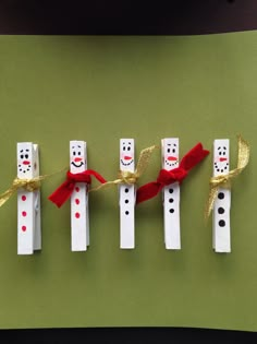 four marshmallows are arranged in the shape of snowmen with red bows