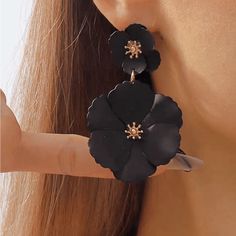 Black Flower Earrings Material: Iron Earrings Studs Material: Stainless Steel Size: One Size Acrylic Ring, Silver Pearl Earrings, Kendra Scott Earrings, Silver Wings, Crystal Dangle Earrings, Zirconia Earrings, Cubic Zirconia Earrings, Wing Earrings, Bohemian Earrings