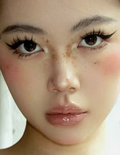 Cute Date Makeup, Doll Style Makeup, Doll Like Makeup Natural, Innocent Makeup Look Sweet, American Douyin Makeup, Makeup On Small Eyes, Round Face Asian Makeup, Hyperfeminine Makeup, Shoujo Makeup