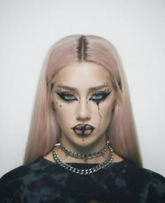 Unconventional Makeup, Avant Garde Makeup, Graphic Eyeliner, Crazy Makeup