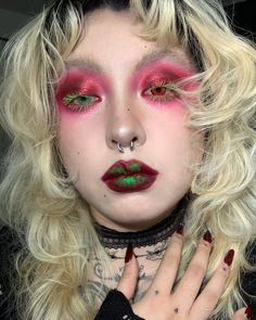 Valentine Inspired Makeup, Drag Inspired Makeup, Goblin Makeup, Colorful Goth Makeup, Quirky Makeup, New Wave Makeup, Colorful Makeup Ideas, Y2k Makeup Looks, Monster High Makeup