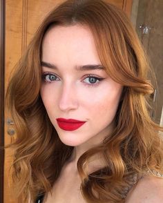 Lady Lovely Locks, Redhead Makeup, Phoebe Dynevor, Auburn Hair, Copper Hair, Bridal Hair And Makeup, Hair Envy