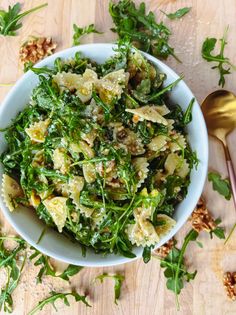 Explore the refreshing flavors of a Lemon Arugula Pasta Salad, perfect for adding a zesty twist to your side dish repertoire. Meal Prep Delicious, Gyro Dinner Sides, Early Summer Recipes, Light Dinner Ideas Vegetarian, Clean Food Meal Prep, High Class Recipes, Healthy Cabin Meals, Quick Salad Ideas, Healthy Italian Side Dishes