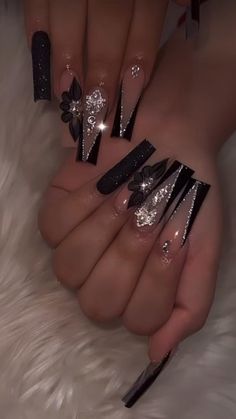 Cute Long Black Nails, Back And Silver Nails, Best Acrylic Nails Black, Black Nails Designs Acrylic, Black And Sliver Nails For Prom Design, Glam Black Nails, Good Acrylic Nails, Black Acrylic Nails With Design, Black Inspired Nails