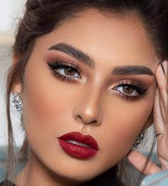 Gala Make Up, Makeup Bibir, Red Lipstick Makeup Looks, Red Lips Makeup Look, Red Lipstick Makeup