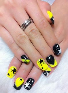 Daily Nail Art: Starry Night | Blog | FlauntMe Black Nails Stars, Yellow Star Nails, Yellow And Black Nails, Nails Stars, Star Nail Designs, Yellow Nail Art, Yellow Nails Design, Star Nail Art