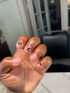 Nail Ideas For Men Black, Clear Nail Art Short, Nail Art Inspo Short Nails, Nail Design On Natural Nails Art Ideas, Mail Designs For Men, Clear Gel Nails Men, Steve Lacy Inspired Nails, Kaws Manicure, Stud Nail Designs Simple