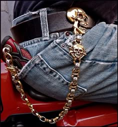 Wallet chain Alligator Wallet, Mens Jewelry Box, Wallet Chains, Pant Chains, Biker Jewelry, Mens Gear, Chain Wallet, Skull Jewelry, Wallet Chain