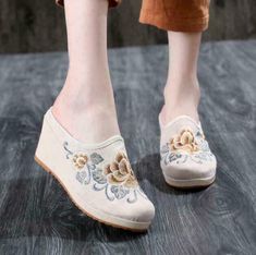 Condition: Brand New with box                                                                                                                                               Main Material :                                                                                                                              * Heel Height: About 6.5cm                                                                                                                                                * Platform: About Chinese Slippers, Wedge Slippers, Heel Wedges, Creepers Shoes, Vintage Pumps, Summer Wedges, Embroidery Shoes, Embroidered Shoes, Womens Sandals Summer