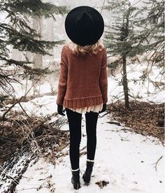 Winter Hiking Clothes, Winter Hiking Outfit, Winter Outfits Tumblr, Snow Day Outfit, Hiking Clothes, Winter Hiking, Layering Outfits, Mode Inspo