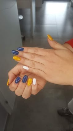 Two Color Nails, Two Tone Nails, Short Nail Manicure, Nail Color Combos, Really Cute Nails, Gel Nail Colors