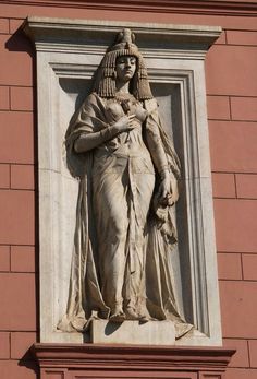 a statue on the side of a building