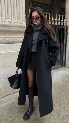 Vinter Mode Outfits, Stile Hijab, Fest Outfits, Weather Outfits, Long Black Coat, Outfit Chic, Coat Women Fashion, Long Coat Women