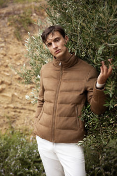 This jacket is carefully made in Italy by hand, combining the best of Italian craftsmanship with the finest raw materials. The AUR1 Puffer Jacket is made from an impeccably soft cashmere wool blend that has been treated with a water resistant finishing. Warm, lightweight, padding provides excellent performance in the city or mountains. Made as a slim fit featuring a two-​way zip and zip pockets. Travel Sports, Brass Texture, Italian Craftsmanship, Jacket For Men, Mediterranean Style, Fall 2023, Feature Light, Cashmere Wool, Light Beige