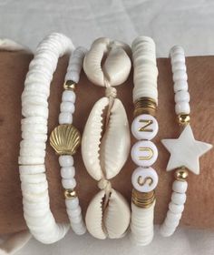 Cowrie Shell Bracelet, Sandalwood Bracelet, Preppy Bracelets, Homemade Bracelets, Bracelet Inspo, Preppy Jewelry, Beach Bracelet, Boho Jewellery, Beach Bracelets