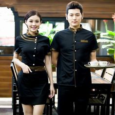 UNIFORME DA CAFETERIA Restaurant Uniform Ideas, Restaurant Waiter Uniform, Waiter Uniform Design, Hostess Uniform, Restaurant Hostess, Waiter Outfit, Chef Dress, Restaurant Uniform, Waitress Outfit