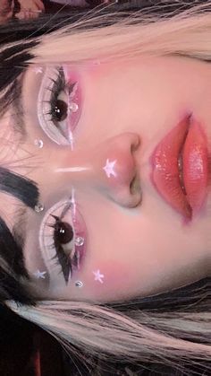 Cute Eye Looks Eyeshadows, Matching Makeup Looks For Friends, Cute Fun Makeup Looks, Pink Corpse Paint, Axolotl Makeup, Pink Star Makeup, Stargirl Makeup, Artsy Makeup, Bold Eyeshadow