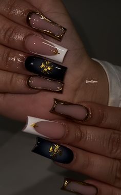 Swaggy Nails, Maximalist Nails, Black Girls Hairstyles Weave, Hairstyles Weave, Gold Acrylic Nails, Aura Nails, Color For Nails, Goddess Aesthetic, Y2k Girl