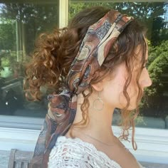 Brown Curly Hair Updo, Hairstyles With Boho Headbands, Mamma Mia Aesthetic Hairstyles, Scarf Headband Curly Hair, Mamma Mia Inspired Hair, Curly Hairstyles Beach Day, Mamma Mia Hairstyles Short Hair, Curly Boho Hair, Curly Updo With Scarf