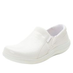 A little texture and a little flash is what you get when you sport the Alegria Duette comfort fashion loafer Flourish White with tons of comfy features. Best White Shoes, Slip Resistant Shoes, Comfort Fashion, Fantastic Shoes, Alegria Shoes, White Shoe, Nursing Shoes, Casual Shoe, Athleisure Wear