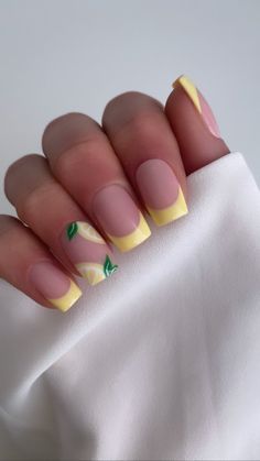 👰💅 Elegant Bridal Nail Designs for Your Special Day! Lemon Nails, Cute Simple Nails, Manicure Gel, Nails Green, Simple Gel Nails, Summery Nails, Girly Acrylic Nails, Cute Gel Nails, Sopot