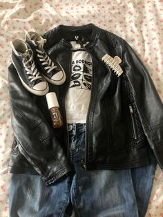 Leather Jacket Over Sweater, My Outfit Core, Aesthetic Outfits Inspo Summer, Plaid Jacket Aesthetic, Downtown Inspo Outfit, Leather Jacket Outfit School, Olivia Rodrigo Outfits Aesthetic, Fall Outfits Unique, Downtown Leather Jacket