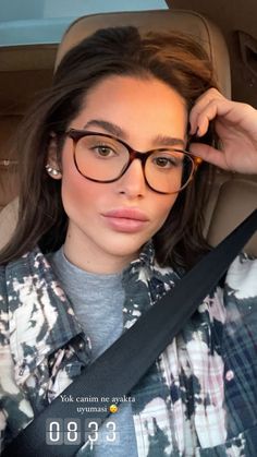 Oversized Cateye Glasses, Glasses Frames For Round Faces Woman, Eyeglasses Inspo Aesthetic, Glasses Frames Trendy For Oval Face, In Style Glasses For Women, Women Glasses Aesthetic, Woman’s Glasses, Eye Glasses Round Face, Trending Glasses Frames For Women 2024