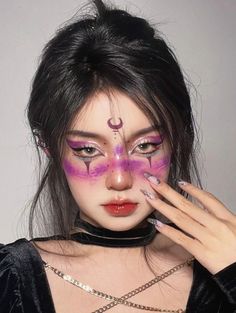 Caso pegar comente "pg" ou "sv", honestidade gera conteúdo!! ✊🏻🌸 Witch Makeup Purple, Witch Makeup Ideas, Dragon Makeup, Halloweenský Makeup, Makeup Purple, Funky Makeup, Drag Make-up, Witch Makeup