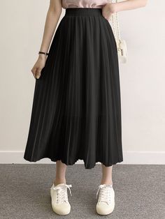 Black Casual Collar  Fabric Plain Pleated Embellished Non-Stretch  Women Clothing Japanese Pleated Skirt, Japanese Winter Fashion, Black Maxi Skirt Outfit, Spring Outfits Japan, Maxi Skirt Outfit Summer, Black Long Skirt, Skirt Outfit Summer, Outfits Skirt, Maxi Skirt Outfits