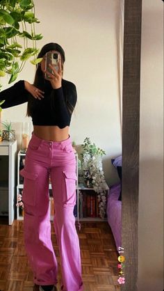 Pink Cargo Pants Outfits, Cute Concert Outfits, Rich Outfits, Jeans Rosa, Pink Cargo Pants, Looks Jeans