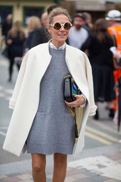 love this look. #lfw London Fashion Week Street Style, Mode Tips, Street Style 2016, London Fashion Weeks, Style Casual Chic, Blazer Outfit, London Street Style, Looks Street Style, Grey Dress