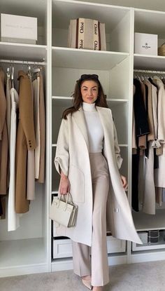 Office Job Outfits Casual Winter, Work Outfits Trousers, Women Edgy Outfits, Business Chic Outfits Professional Women Classy, Feminine Suit Outfit, Aesthetician Outfit Ideas, Casual Adult Outfits, Rich People Clothes, Cream Tailored Trousers Outfit