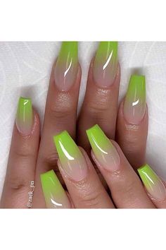 Winter Make Up, Shiny Nails Designs, Ombre Nail Art Designs, Unghie Sfumate, Green Nail Designs, Ombre Acrylic Nails, Green Nail, Her Nails, Ombre Nail Designs