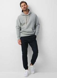 Mens Outfits Athleisure, How To Style Chinos, Black Jogger Pants Outfit, Chinos Outfit, Joggers Men Outfit, Mens Athleisure