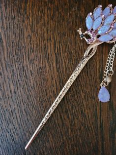 Peacock hairpin with 10mm amethyst stones.  Gold plated. Peacock Accessories, Amethyst Stones, Beautiful Pen, Magical Jewelry, Fantasy Costumes, Pretty Stuff, Super Ideas, Httyd, Shiny Things