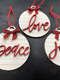 Christmas Ornaments - Discover thousands of brands and great products, all catered for the modern shopper like YOU. Check It Out Now! Engraver Projects, Engraver Ideas, Round Christmas Ornaments, Laser Christmas, Crafts Vintage, Engraved Ornaments, Laser Cut Wood Crafts, Laser Projects, Laser Engraved Ideas