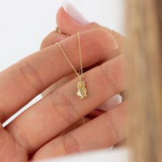 The minimal owl necklace is an ideal choice for women who prefer fine jewelry that is versatile for everyday wear. It is the perfect addition to your collection and is a thoughtful gift that carries a message of wisdom and insight. NECKLACE DETAILS * Material:14 carat solid gold * Weight: 1.03 grams (with 16 inch chain) * Dimensions: 6mm x 12mm * Chain: Cable * Style: Minimalist * Free Express Shipping Worldwide * 100% Handmade * Gift wrapping * Yellow and rose gold options are available * Pleas Small Gold Chain, Gold Owl, Small Owl, Owl Pendant Necklace, 20 Inch Necklace, 16 Inch Necklace, Owl Gifts, Owl Jewelry, Owl Necklace